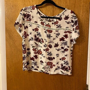 Xhilaration Women’s Floral Print Short Sleeve border trim woven Top - White Sz L